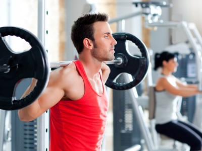Program antrenament sală bărbați 5 zile / săptămână - pentru masă musculară