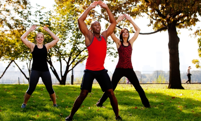 antrenamentul pe intervale sarituri jumping jacks