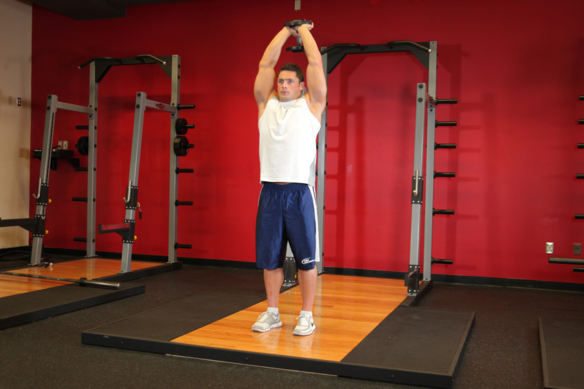 Extensii cu gantera deasupra capului pentru triceps
