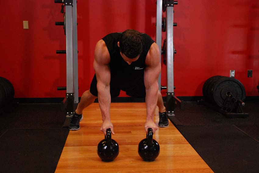 Ramat cu sprijin pe gantere kettlebell